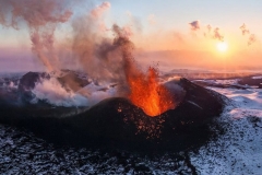 Plosky Tolbachik volcano begins erupting